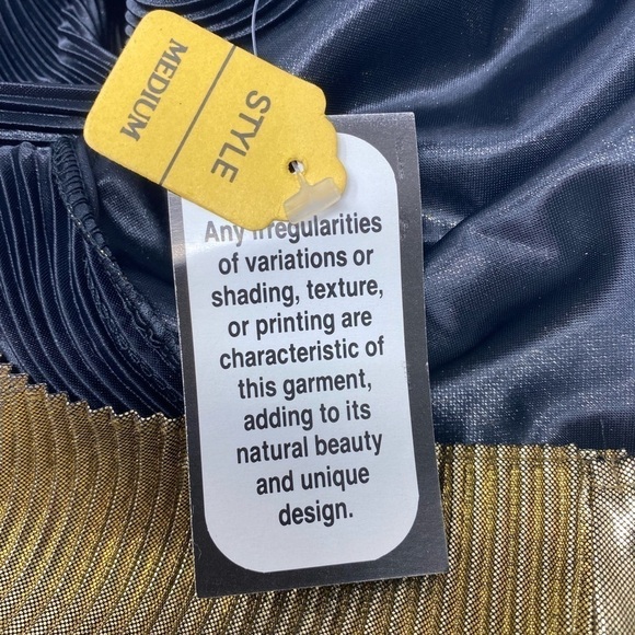 Richard Kristall vintage metallic gold top with shoulder pads. Size Medium - Picture 10 of 10